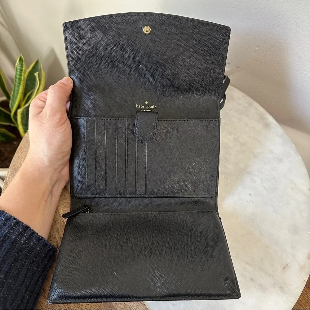 Kate Spade Laurel Way Winni Black genuine Black Leather Crossbody Clutch Wallet